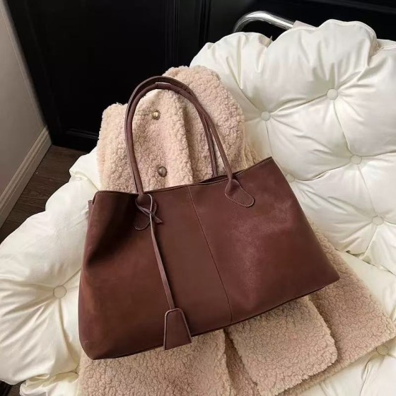 High-end suede tote bag, Korean style, niche brand, large capacity, retro-inspired shoulder bag for commuting.